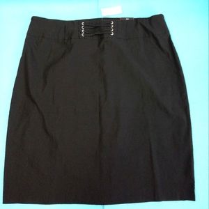 Avenue Skirt Black Size 18/20